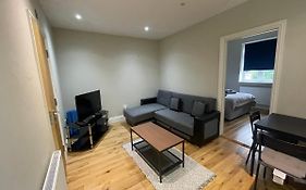 Lovely 1 Bedroom Apartment With On Street Parking