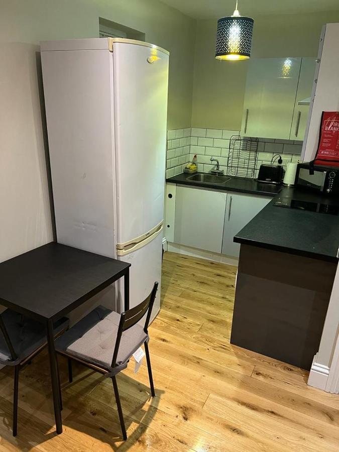 Lovely 1 Bedroom Apartment With On Street Parking London Exterior photo